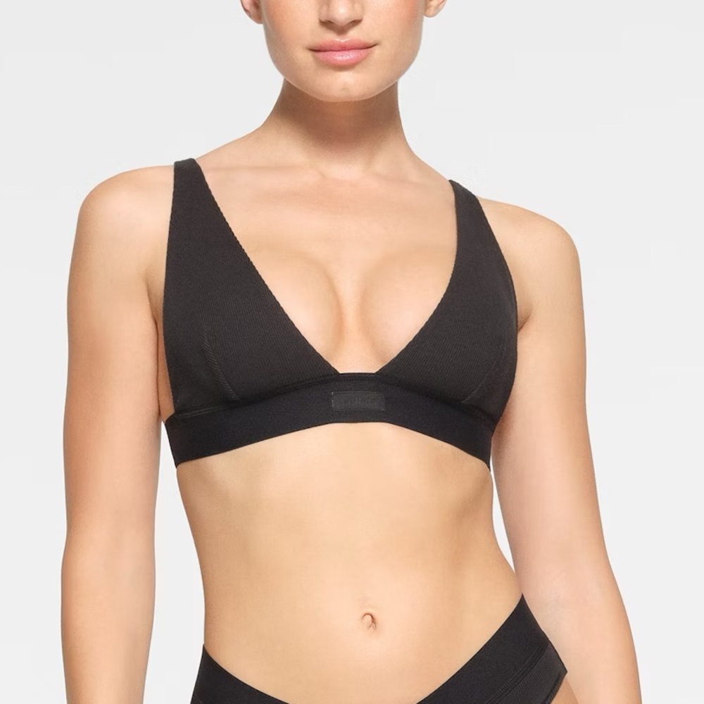SKIMS Cotton Rib Plunge Bralette in Black Soot S
